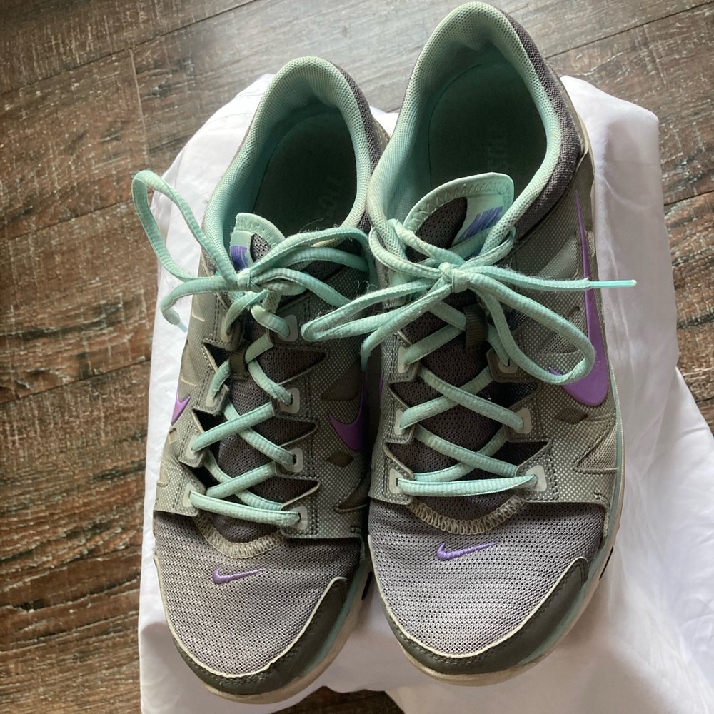 Nike Sneakers/Tennis Shoes. size 10 / Grey/Green/Blue - Picture 3 of 4